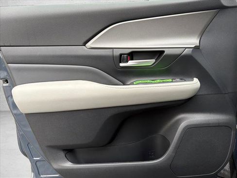 New 2026 Toyota Grand Highlander XLE image 10