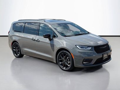 Certified 2025 Chrysler Pacifica Limited