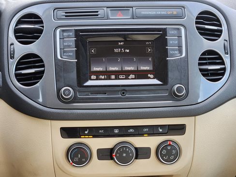 Used 2016 Volkswagen Tiguan S image 25