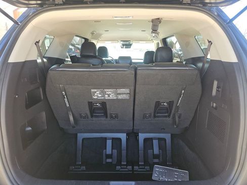 Used 2025 Kia Carnival LXS image 25
