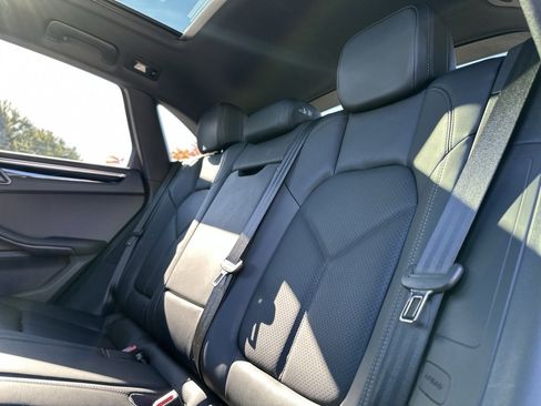 Used 2025 Porsche Macan image 21