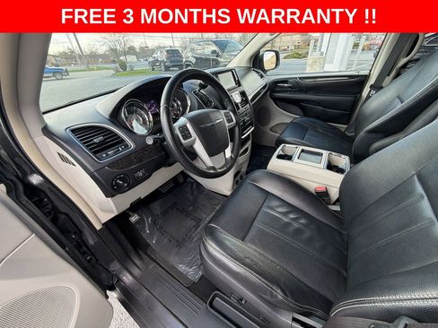 Used 2016 Chrysler Town & Country Touring image 39