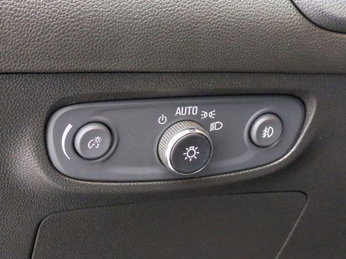 Used 2021 Buick Encore GX Select image 16