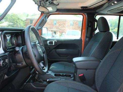 Used 2025 Jeep Wrangler Unlimited Sport AWD/4WD image 11