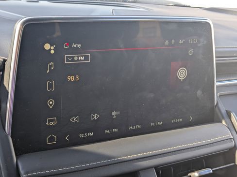 Used 2023 GMC Yukon SLT w/ SLT Premium Package image 19