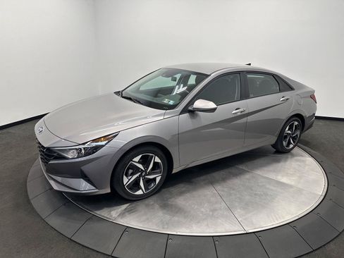 Certified 2023 Hyundai Elantra SEL w/ Convenience Package FWD image 4