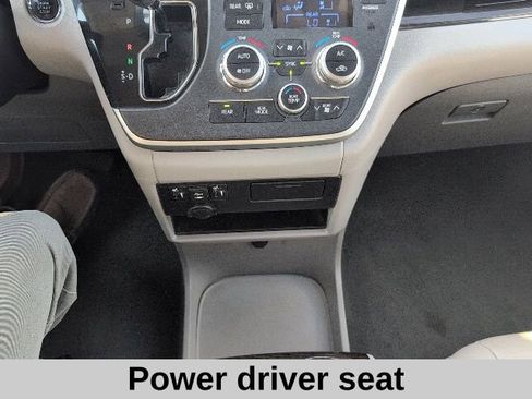 Used 2020 Toyota Sienna XLE image 6