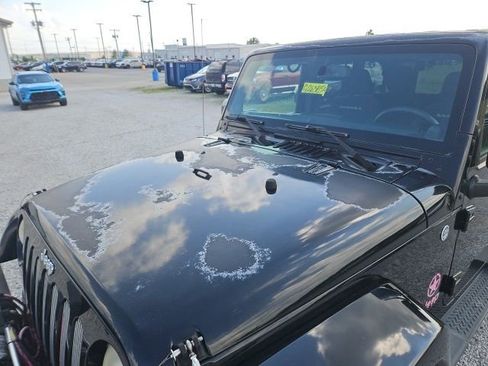 Used 2013 Jeep Wrangler Unlimited Sahara w/ Connectivity Group AWD/4WD image 10