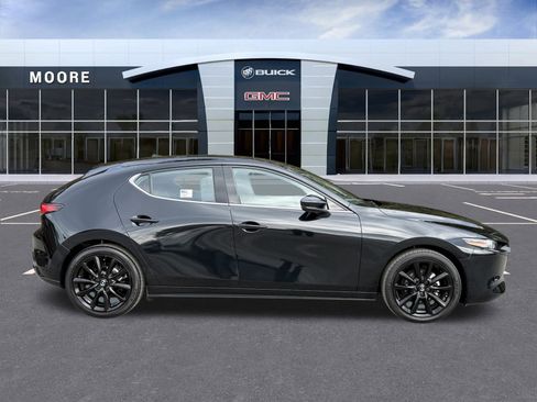 Used 2025 MAZDA MAZDA3 2.5 S Hatchback w/ Premium Pkg image 2