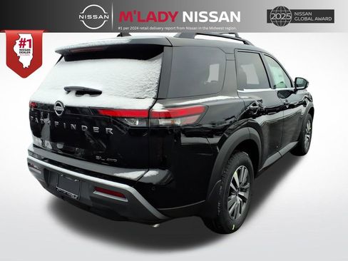 New 2026 Nissan Pathfinder SL image 7