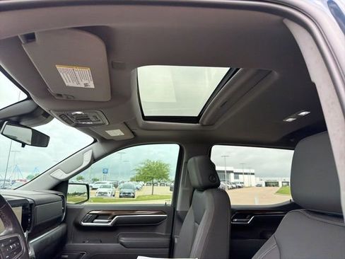 Used 2022 Chevrolet Silverado 1500 LT Trail Boss w/ Convenience Package II image 12