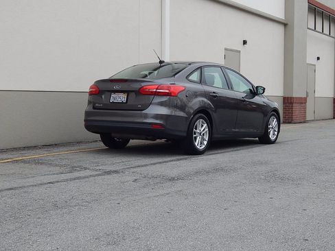 Used 2015 Ford Focus SE image 3