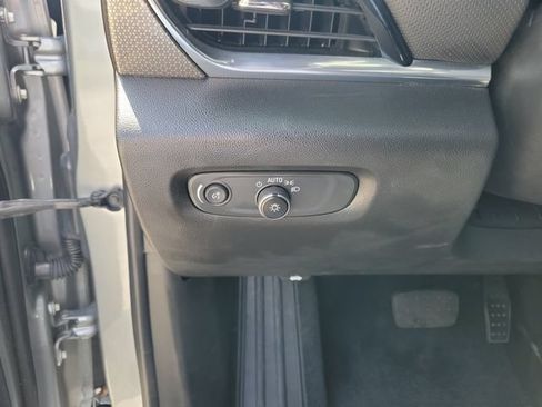 Used 2023 Chevrolet Traverse Premier FWD image 21