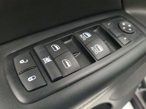 Used 2015 Jeep Grand Cherokee Altitude image 18