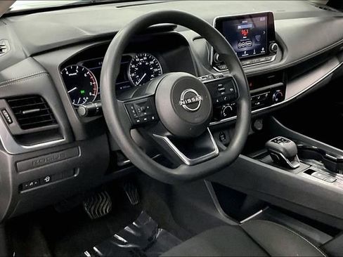 Used 2024 Nissan Rogue S image 15