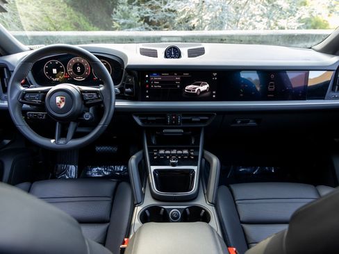 Certified 2025 Porsche Cayenne Coupe image 40