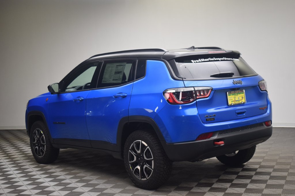 New 2026 Jeep Compass Trailhawk w/ Sun, Sound & Navigation Group AWD/4WD image 11
