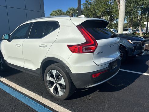 Used 2025 Volvo XC40 B5 Plus AWD/4WD image 4