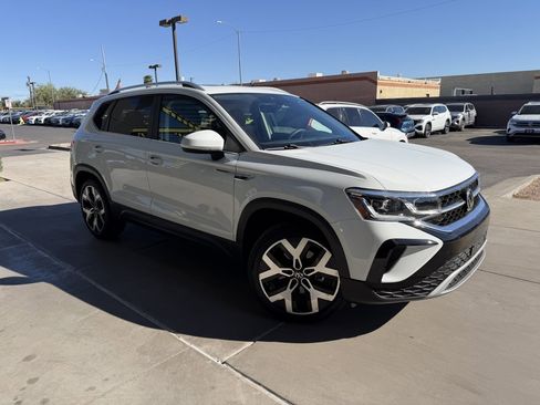 Used 2022 Volkswagen Taos SEL w/ Panoramic Sunroof Package image 6