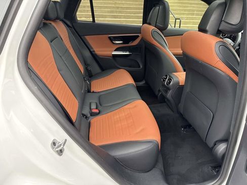 Used 2024 Mercedes-Benz GLC 300 4MATIC image 13