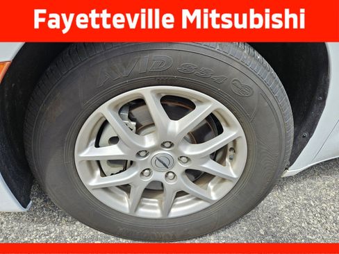 Used 2024 Chrysler Pacifica Touring-L FWD image 8