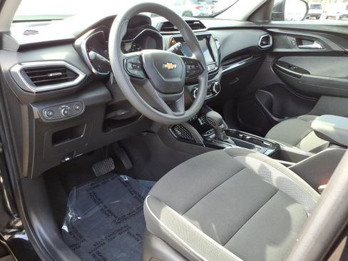 Certified 2023 Chevrolet TrailBlazer LT w/ Convenience Package FWD image 12