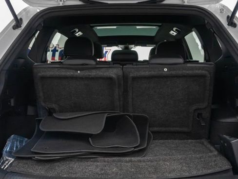 Used 2023 Volkswagen Tiguan SE R-Line FWD image 9