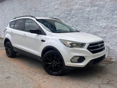 Used 2018 Ford Escape SE w/ SE Sport Appearance Package FWD image 1