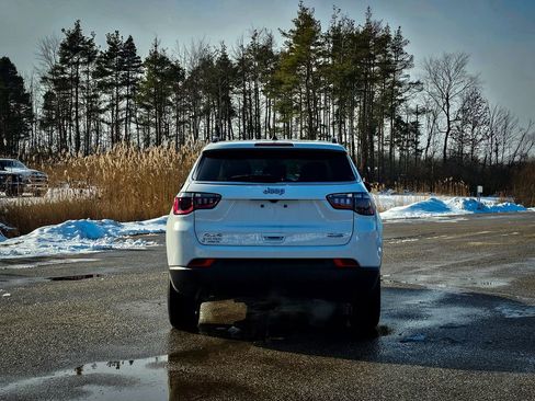 Certified 2024 Jeep Compass Latitude image 4