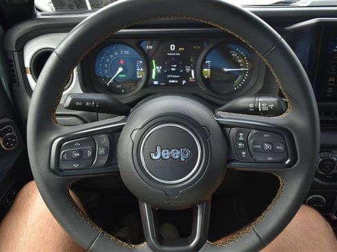 Used 2024 Jeep Wrangler Unlimited w/ LED Headlamp & Fog Lamp Group image 14