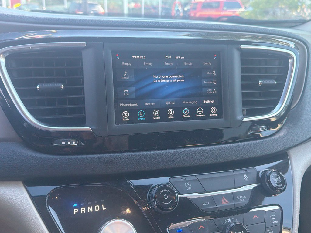 Used 2020 Chrysler Voyager Lxi FWD image 4