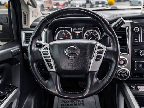 Used 2019 Nissan Titan PRO-4X w/ Pro-4x Convenience Package AWD/4WD image 16