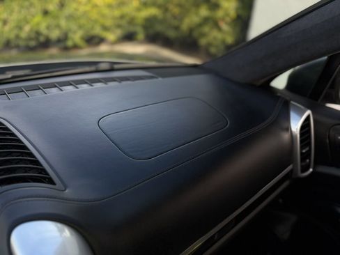 Used 2017 Porsche Cayenne Turbo image 47