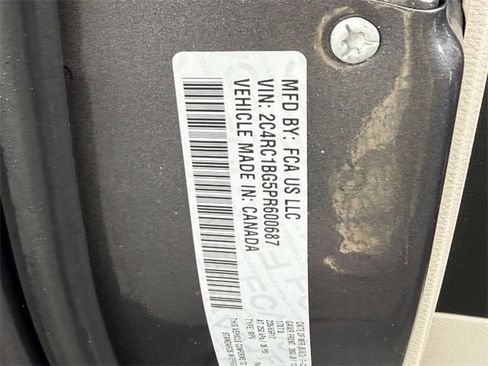 Used 2023 Chrysler Pacifica Touring-L image 24