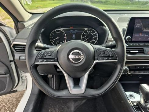 Used 2025 Nissan Altima 2.5 SV FWD image 22