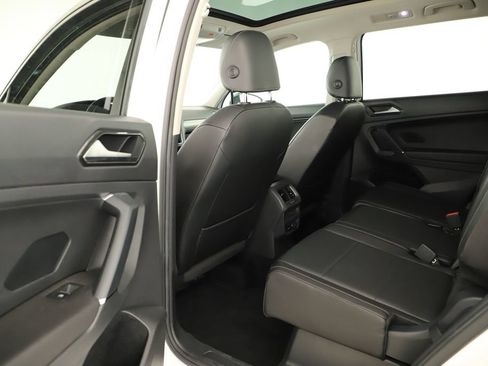 Used 2018 Volkswagen Tiguan SE w/ Panoramic Sunroof Package AWD/4WD image 28