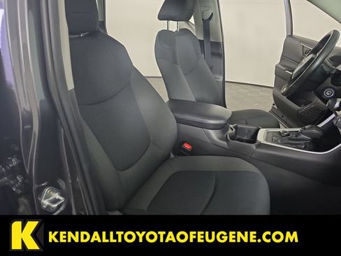 Used 2022 Toyota RAV4 LE AWD/4WD image 29