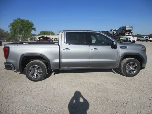 New 2026 GMC Sierra 1500 SLT AWD/4WD image 3