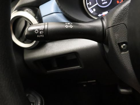 Used 2025 Nissan Versa SV FWD image 24