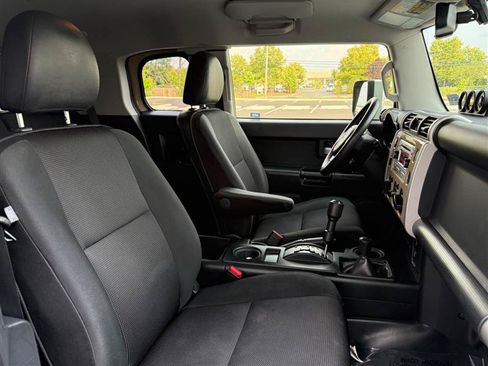 Used 2014 Toyota FJ Cruiser 4WD w/ Convenience Package image 32
