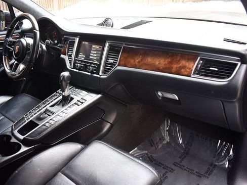 Used 2015 Porsche Macan Turbo image 25