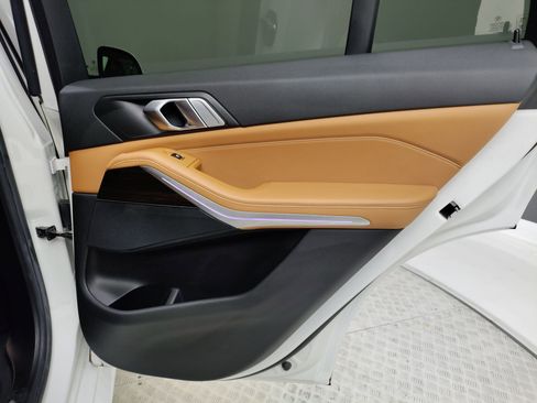 Used 2019 BMW X5 xDrive40i w/ M Sport Package image 29