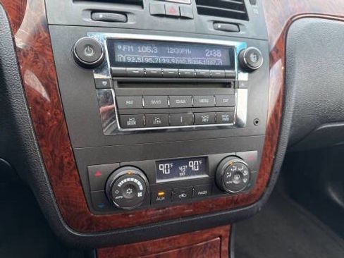 Used 2007 Cadillac DTS Luxury I w/ Sun And Sound Package image 41