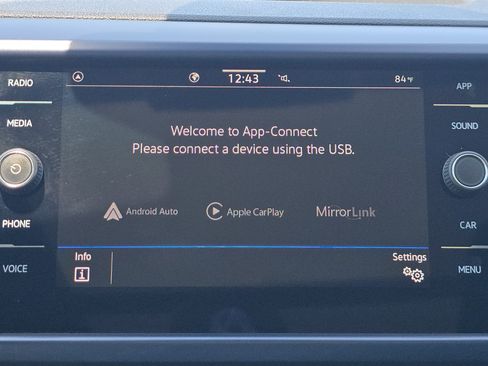 Used 2023 Volkswagen Taos SE w/ Panoramic Sunroof Package FWD image 10
