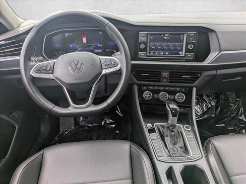 Used 2024 Volkswagen Jetta SE image 16