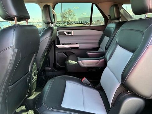 Used 2022 Ford Explorer XLT w/ Equipment Group 202A image 17