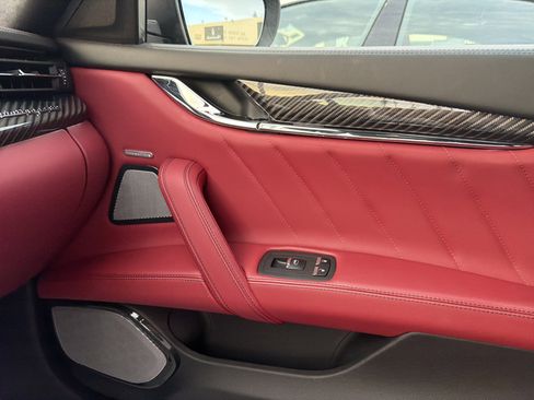 Used 2022 Maserati Quattroporte Modena Q4 image 21