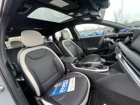 Certified 2025 Kia K4 GT-Line w/ GT-Line Premium Package image 12