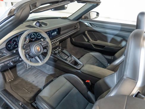 Certified 2023 Porsche 911 Cabriolet image 4