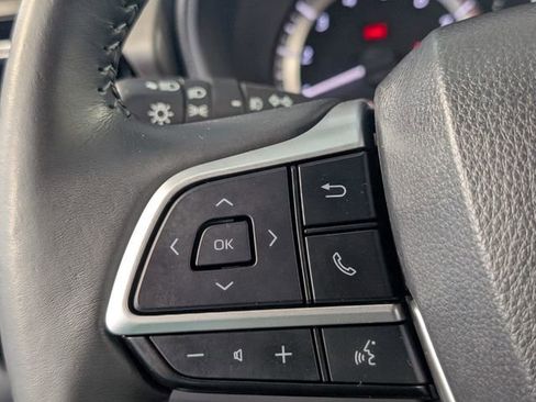 Used 2024 Toyota Highlander LE FWD image 25